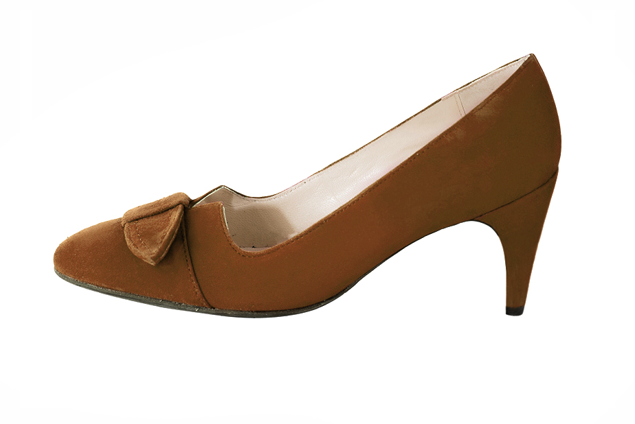 Caramel brown women's dress pumps, with a knot on the front. Round toe. High slim heel. Profile view - Florence KOOIJMAN